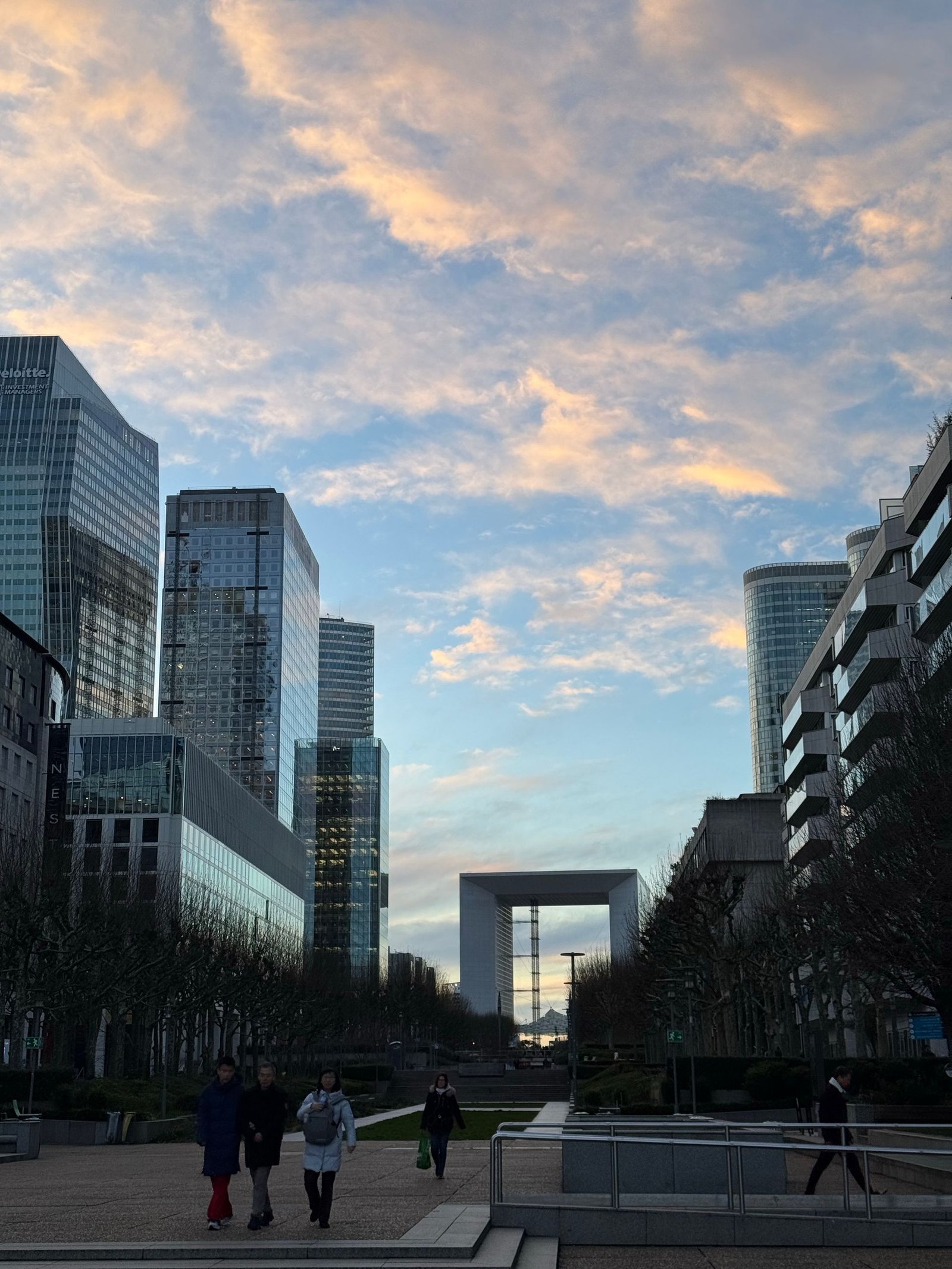 La Défense, Paris — quartier d'affaires où LRD Security protège ses clients